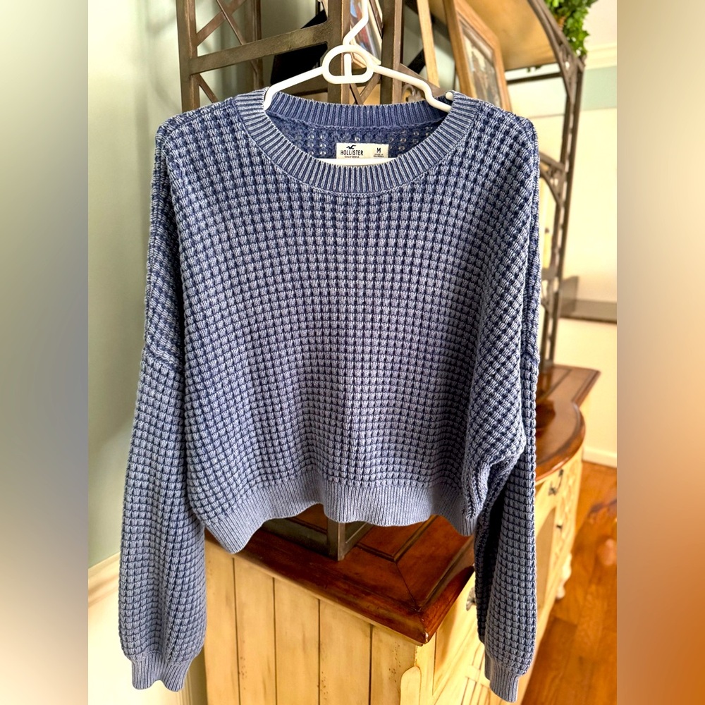 Women’s Hollister Sweater Blue Size Medium